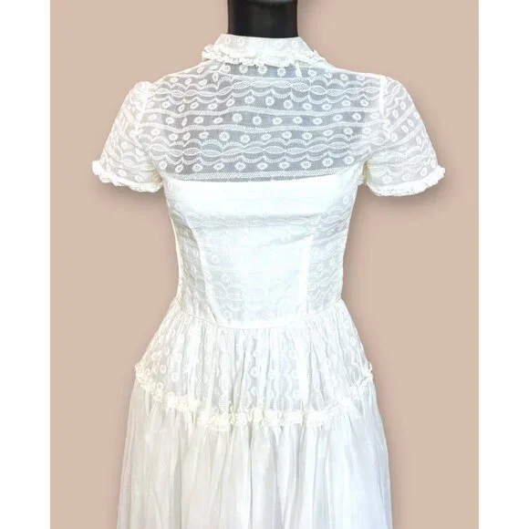 Vintage 50s Embroidered Pageboy Collar Dress